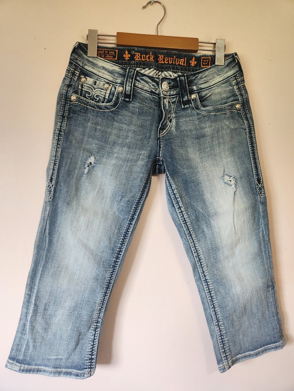 Rock Revival Wendy Distressed Denim Capri Jeans Embellished Y2K Size 27